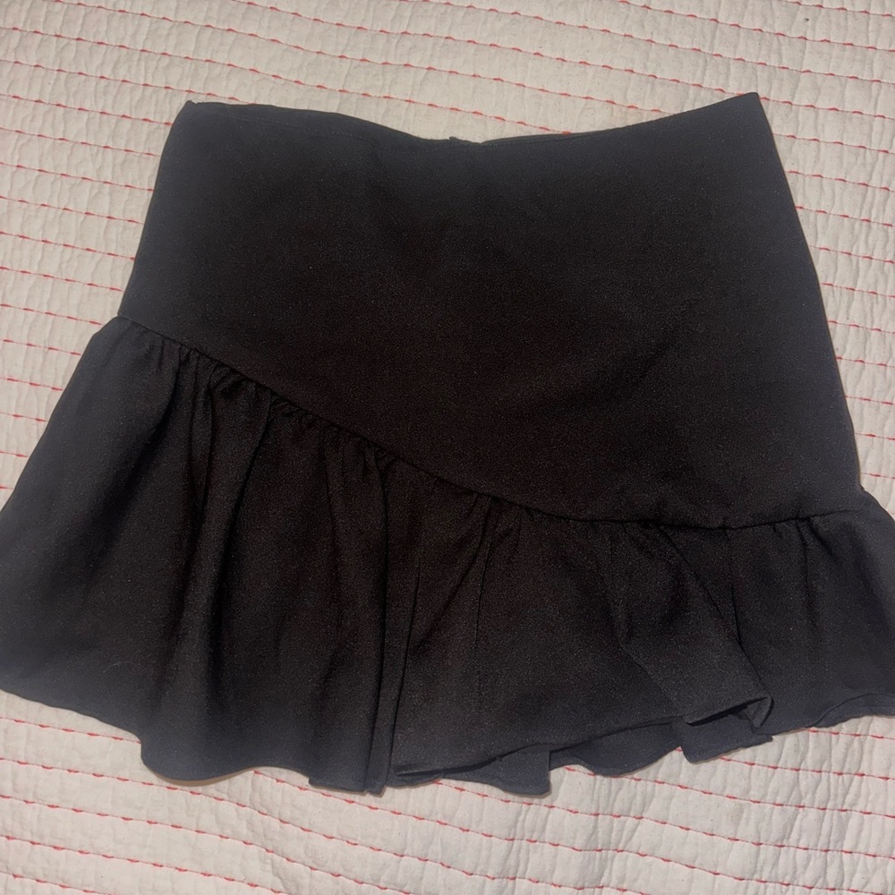 DO+BE Black Ruffled Skort
